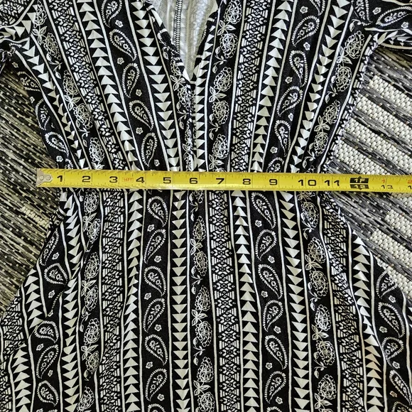 Express Brand / Black & White Dress - Picture 6 of 8